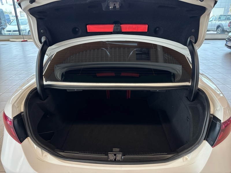 Alfa Romeo Giulia vaihtoauto