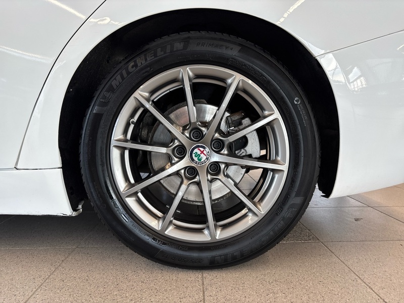 Alfa Romeo Giulia vaihtoauto