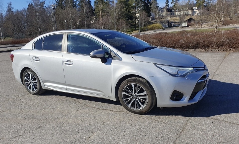 Toyota Avensis vaihtoauto