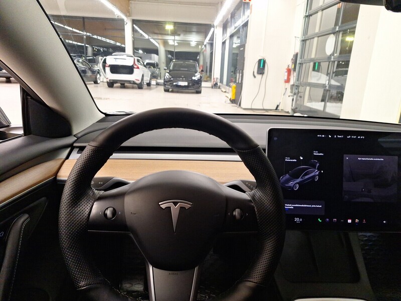 Tesla Model 3 vaihtoauto