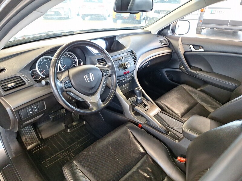 Honda Accord vaihtoauto