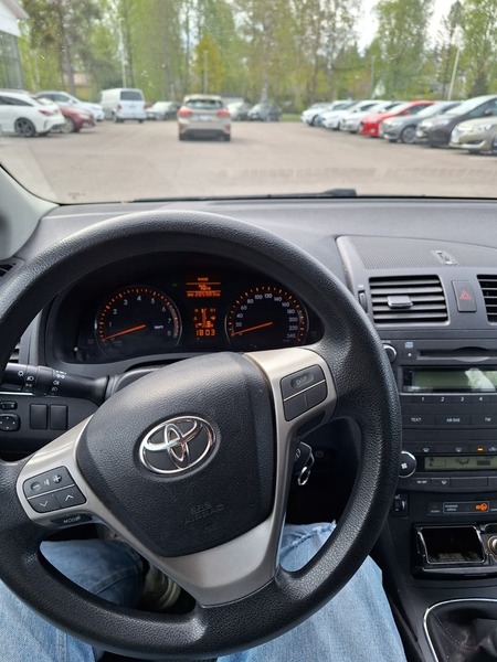 Toyota Avensis vaihtoauto