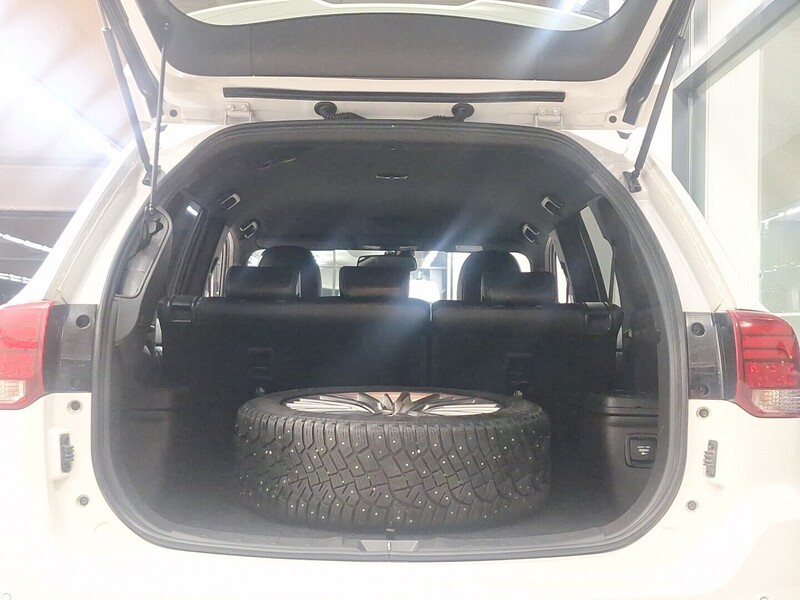 Mitsubishi Outlander PHEV vaihtoauto