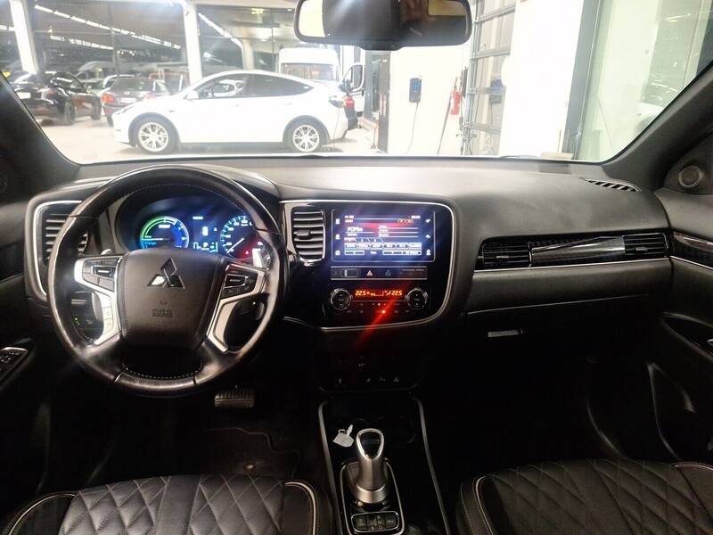 Mitsubishi Outlander PHEV vaihtoauto
