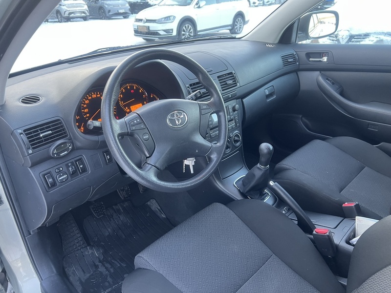 Toyota Avensis vaihtoauto