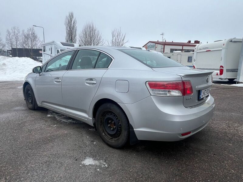 Toyota Avensis vaihtoauto