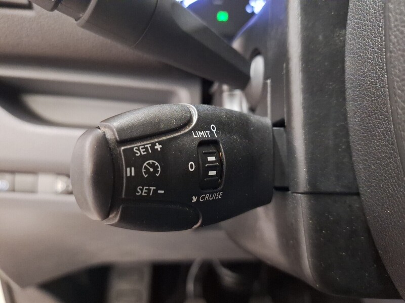 Opel Vivaro vaihtoauto