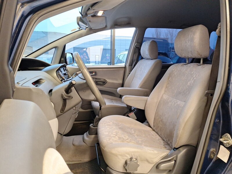 Toyota Previa vaihtoauto