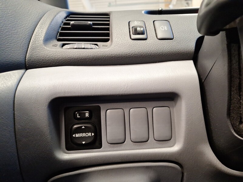 Toyota Previa vaihtoauto