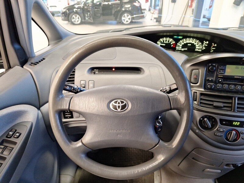 Toyota Previa vaihtoauto