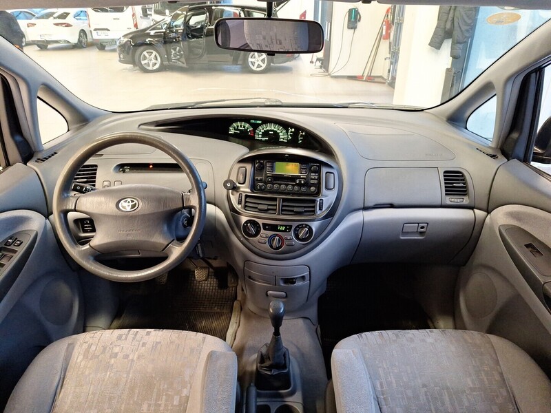 Toyota Previa vaihtoauto