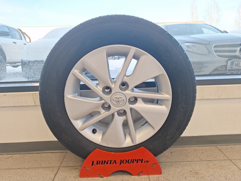 Toyota Auris vaihtoauto