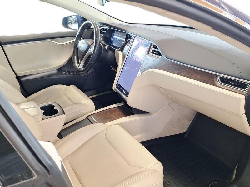 Tesla Model S vaihtoauto