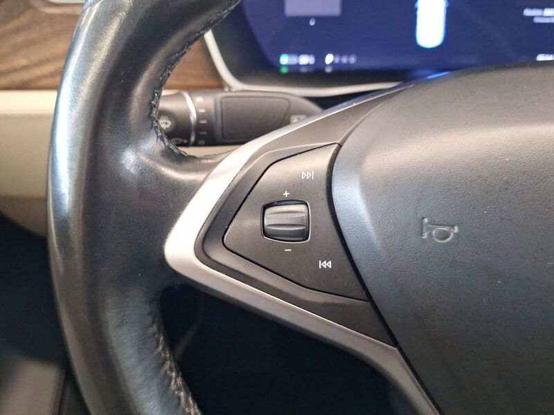 Tesla Model S vaihtoauto