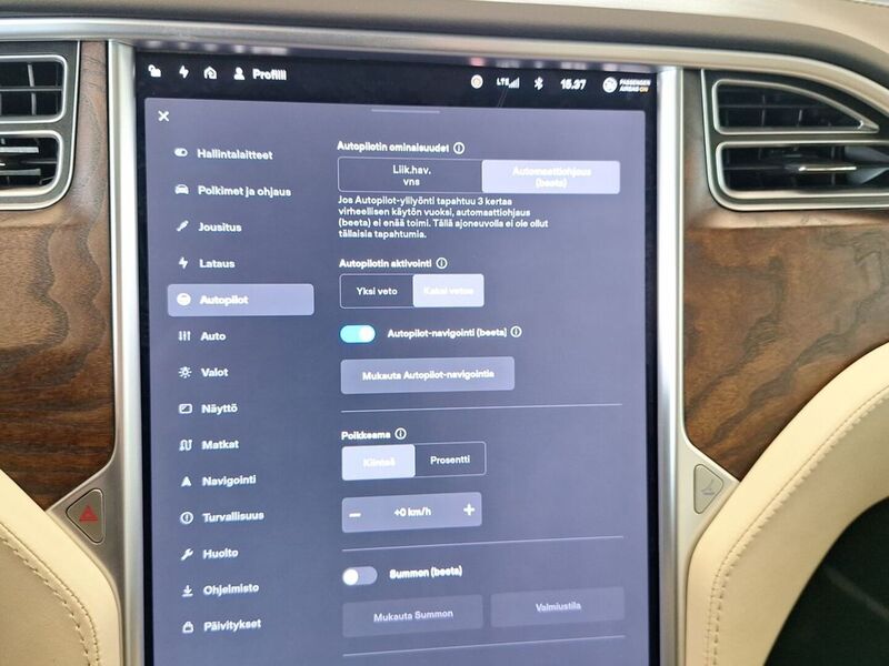 Tesla Model S vaihtoauto