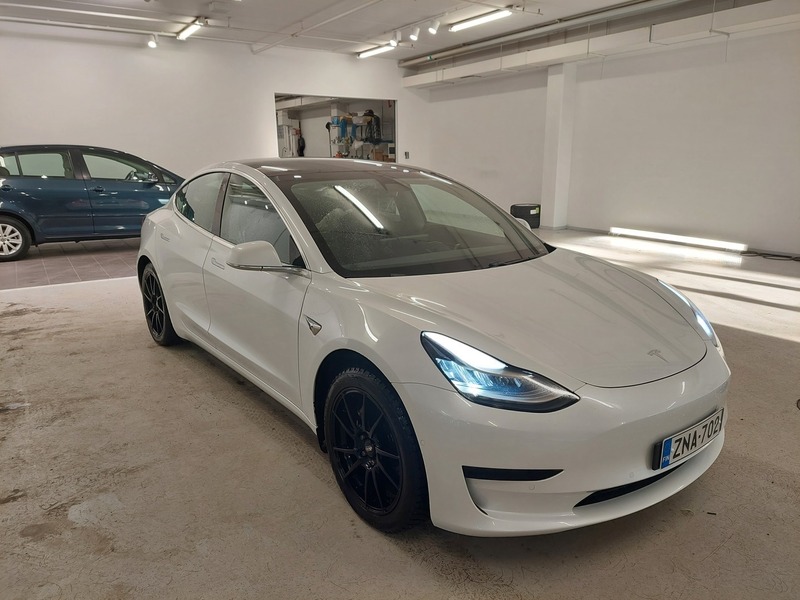 Tesla Model 3 vaihtoauto