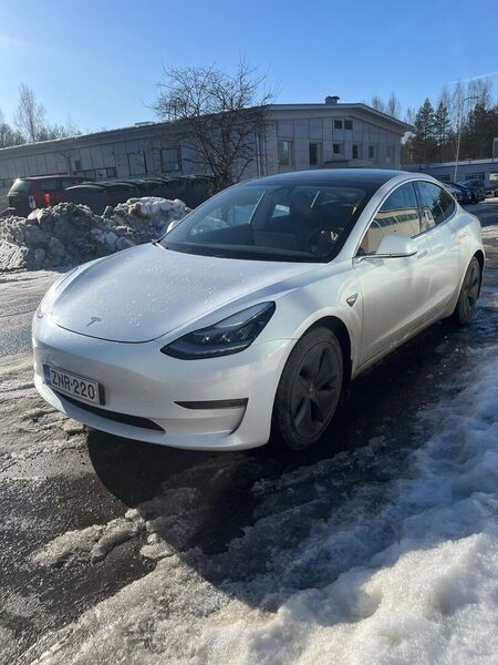Tesla Model 3 vaihtoauto