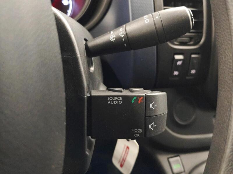 Opel Vivaro vaihtoauto