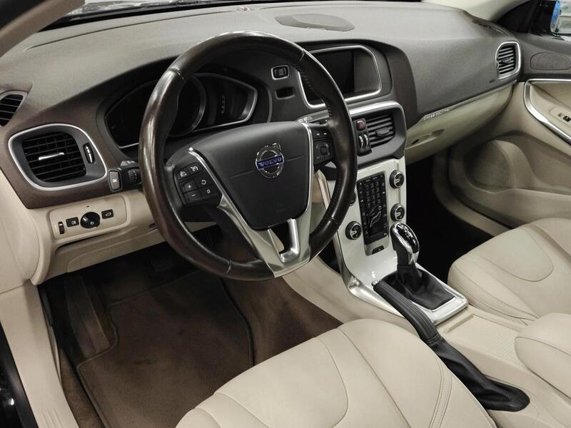 Volvo V40 Cross Country vaihtoauto