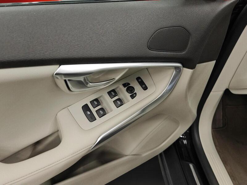 Volvo V40 Cross Country vaihtoauto