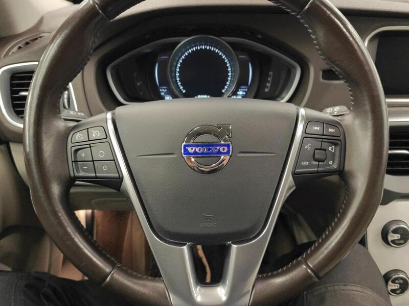 Volvo V40 Cross Country vaihtoauto