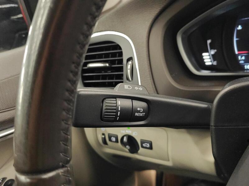 Volvo V40 Cross Country vaihtoauto