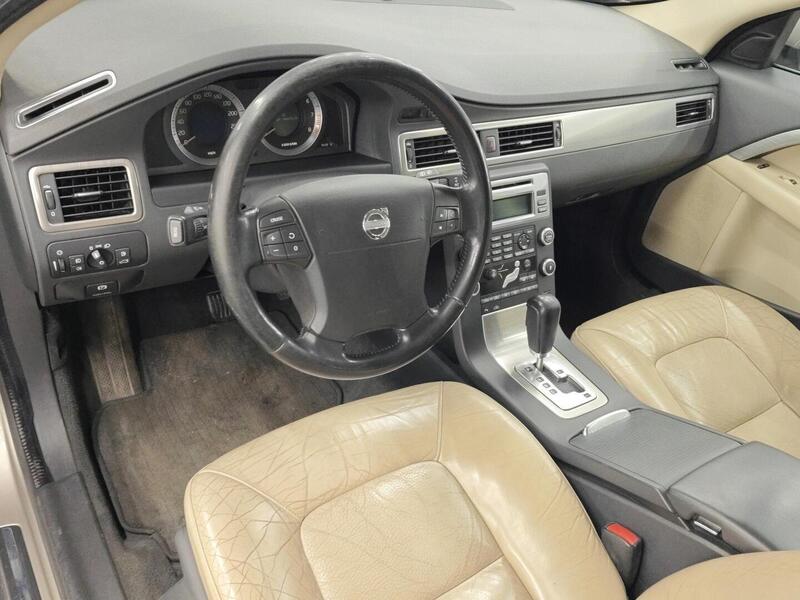 Volvo V70 vaihtoauto