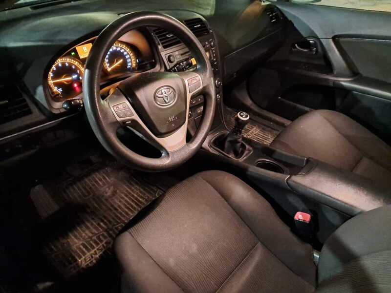 Toyota Avensis vaihtoauto