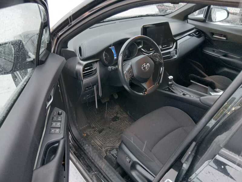 Toyota C-HR vaihtoauto