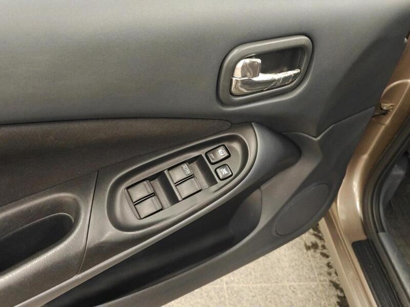 Nissan Almera vaihtoauto