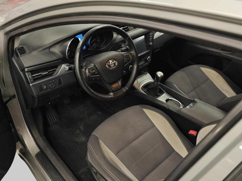 Toyota Avensis vaihtoauto