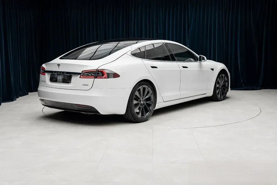 Tesla Model S vaihtoauto