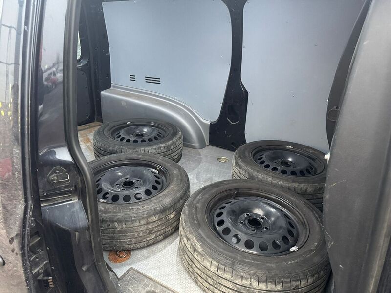 Volkswagen Caddy Maxi vaihtoauto