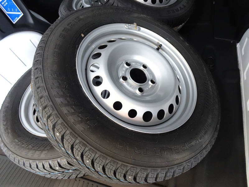 Ford Transit Courier vaihtoauto