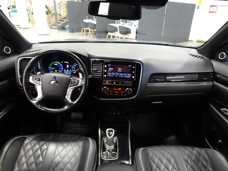 Mitsubishi Outlander PHEV vaihtoauto