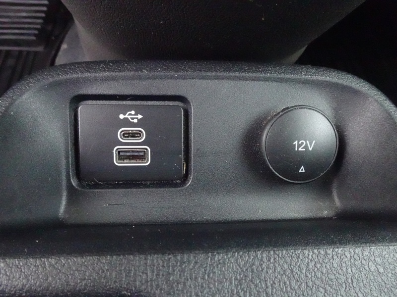 Ford Transit Connect vaihtoauto