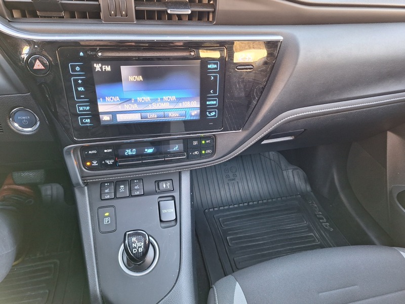 Toyota Auris vaihtoauto