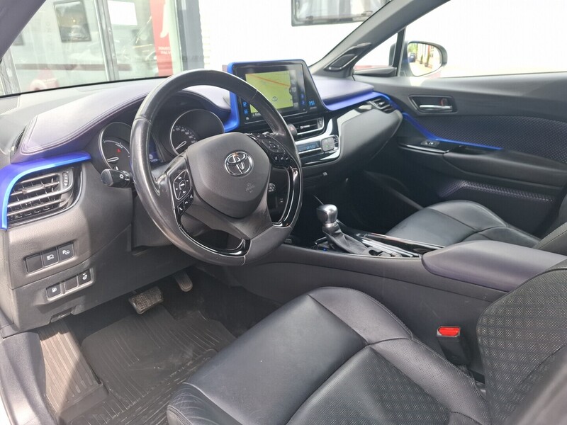 Toyota C-HR vaihtoauto
