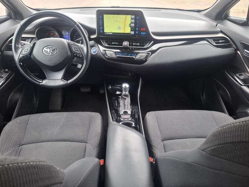 Toyota C-HR vaihtoauto