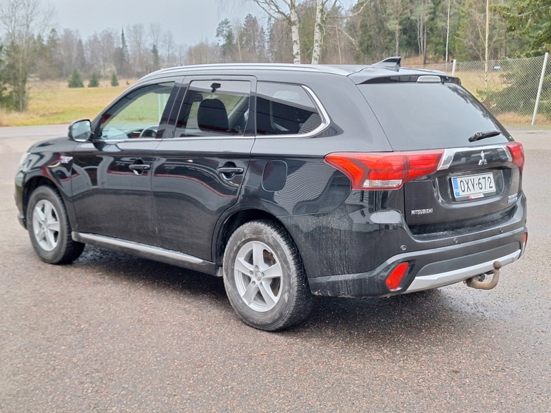 Mitsubishi Outlander PHEV vaihtoauto