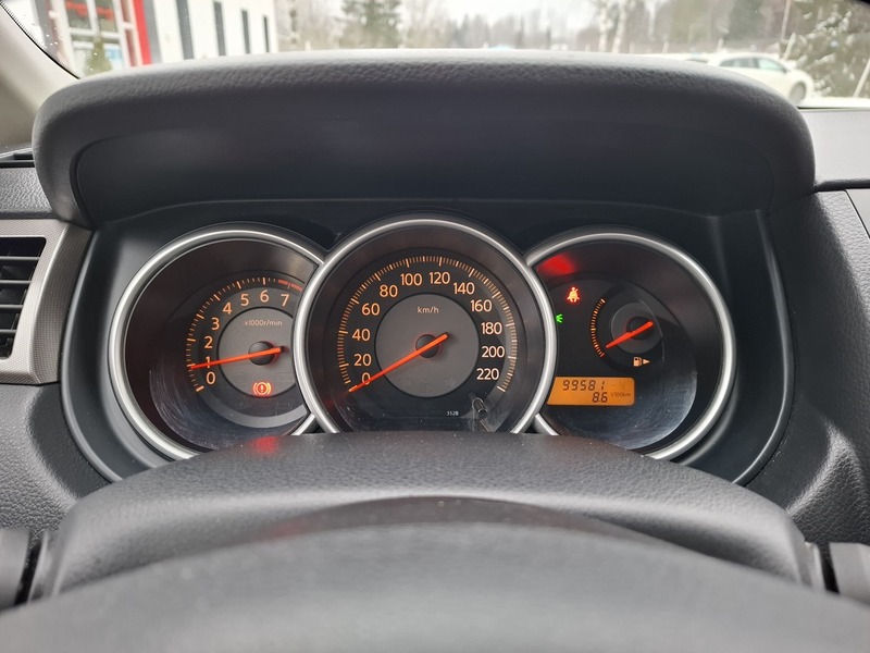 Nissan Tiida vaihtoauto