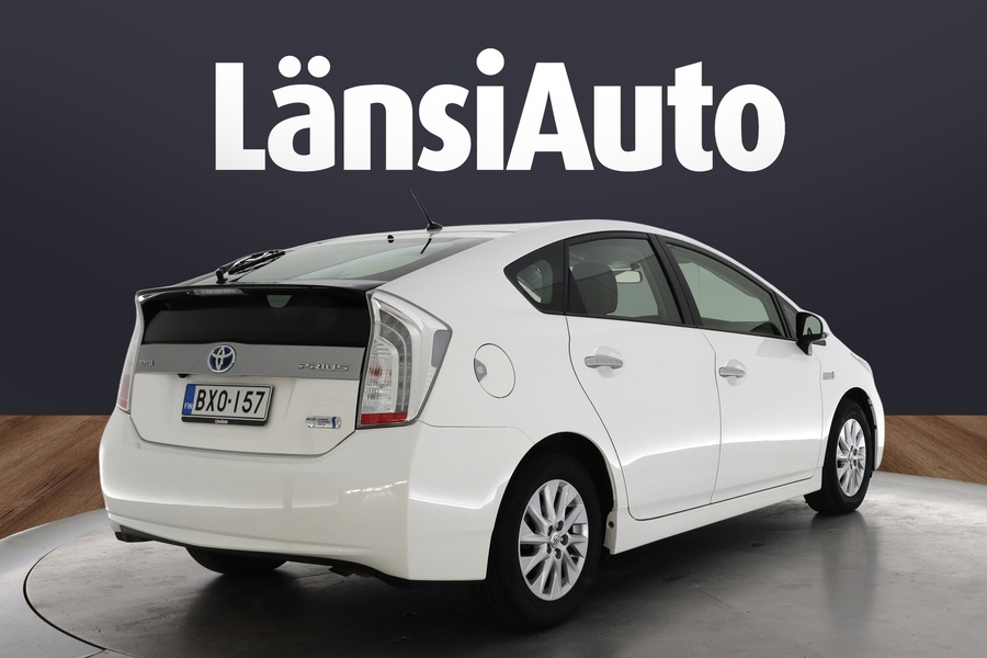 Toyota Prius PHEV vaihtoauto