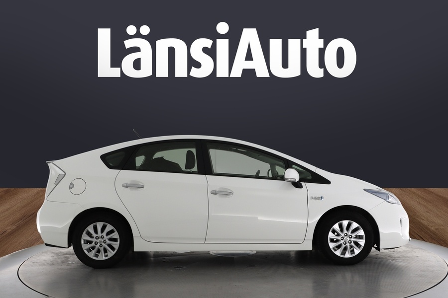 Toyota Prius PHEV vaihtoauto