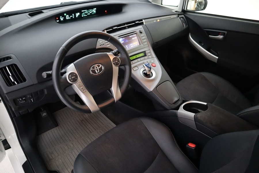 Toyota Prius PHEV vaihtoauto