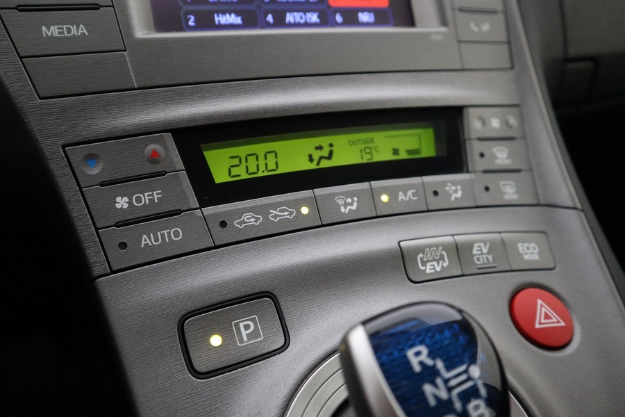 Toyota Prius PHEV vaihtoauto