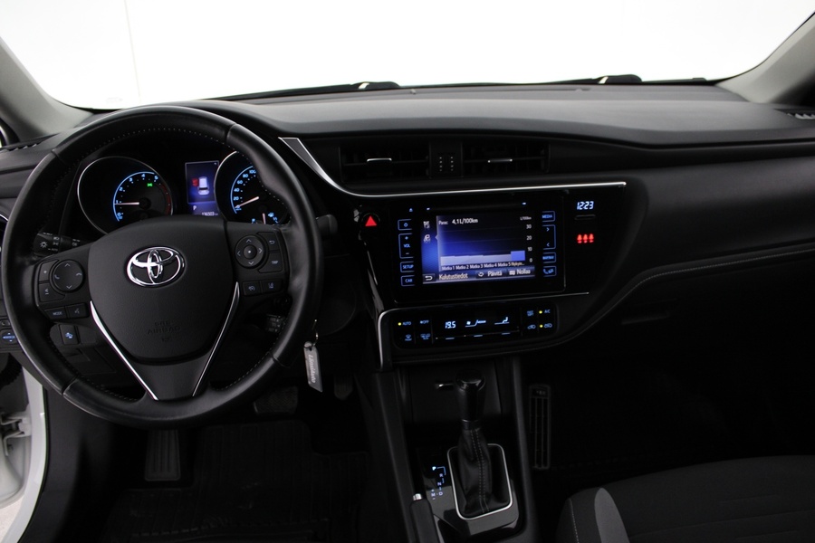 Toyota Auris vaihtoauto