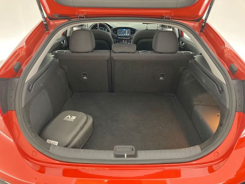 Hyundai IONIQ plug-in vaihtoauto