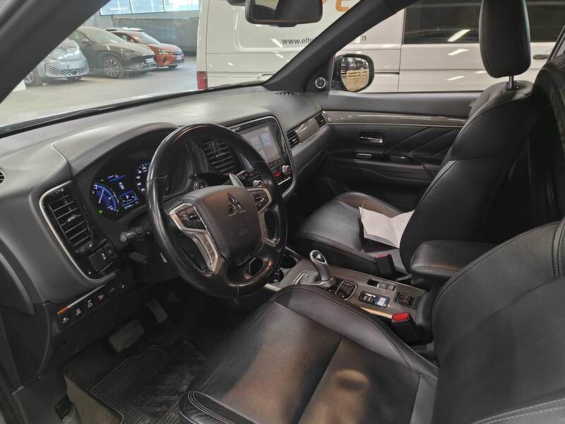Mitsubishi Outlander PHEV vaihtoauto