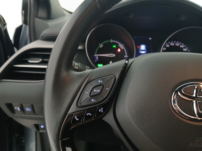 Toyota C-HR vaihtoauto