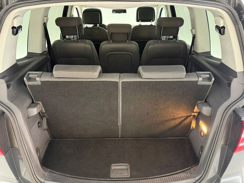 Volkswagen Touran vaihtoauto